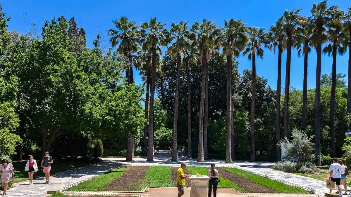 Καιρός: Εναλλαγές με ηλιοφάνεια και τοπικές βροχοπτώσεις