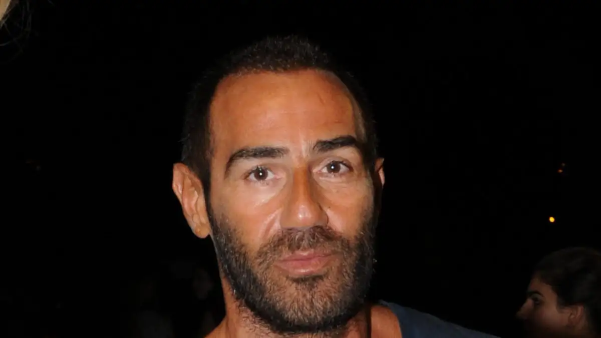 Ο Αντώνης Κανάκης μιλά για τη δύσκολη περίοδο μετά την απώλεια του πατέρα του