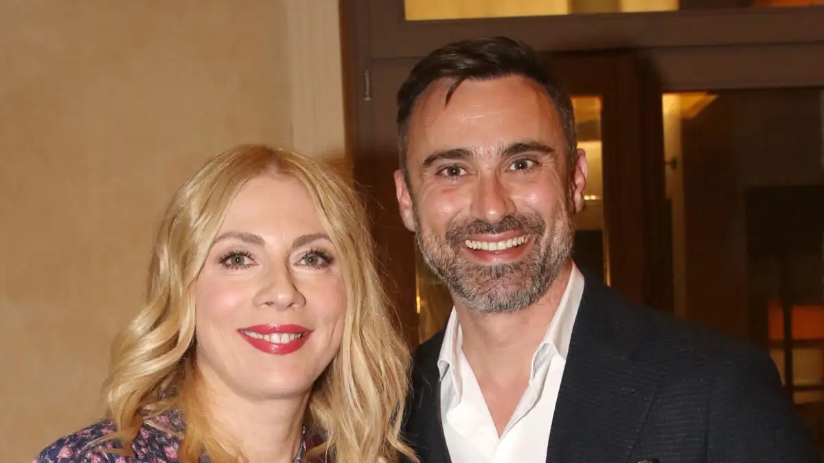 Γιώργος Καπουτζίδης και Σμαράγδα Καρύδη επέστρεψαν στην Ελλάδα από τη Σρι Λάνκα