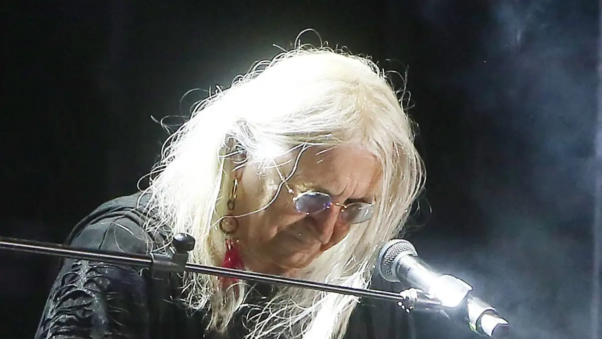 Η αιχμηρή δήλωση του Νίκου Καρβέλα για γυναίκες, θρησκείες και κοινωνικούς θεσμούς Η αιχμηρή δήλωση του Νίκου Καρβέλα για γυναίκες, θρησκείες και κοινωνικούς θεσμούς