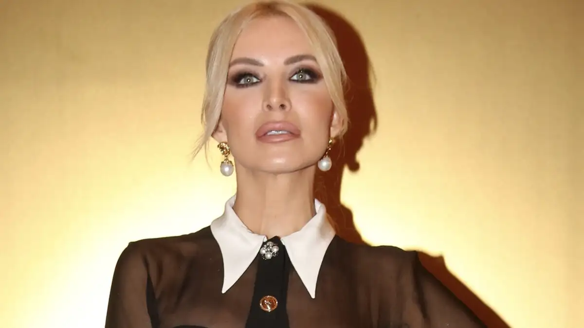 Κατερίνα Καινούργιου: Ποζάρει στον 9ο μήνα της εγκυμοσύνης με φουσκωμένη κοιλιά