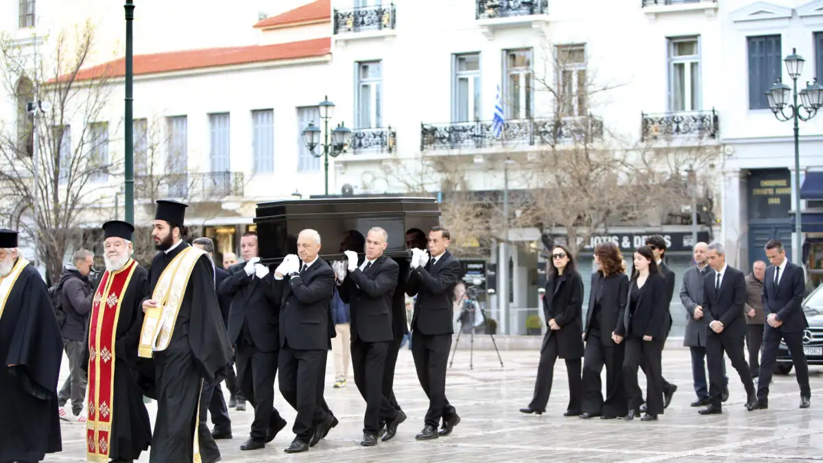 Συγκίνηση στη Μητρόπολη Αθηνών για το τελευταίο αντίο στη Μαρινέλλα