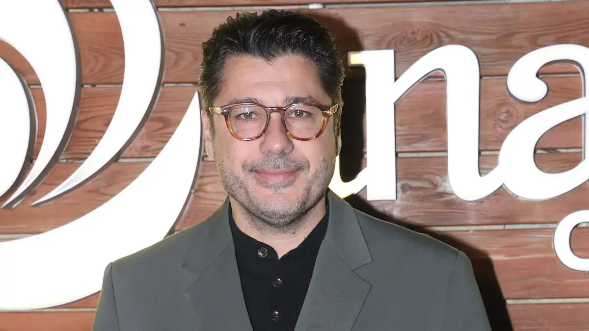 Λάμπρος Κωνσταντάρας για Ελένη Μενεγάκη: «Έγιναν τέλειες κωλοτούμπες – η αποθέωση του Μελισσανίδη και της Κομανέτσι»