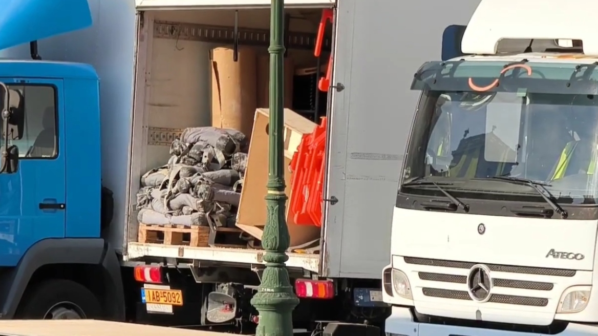 Χολιγουντιανή παραγωγή στην Πλατεία Κοτζιά για τα γυρίσματα ταινίας με τον Μπραντ Πιτ