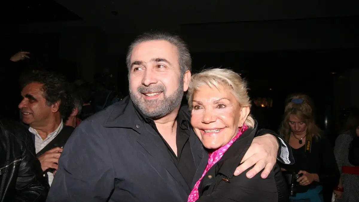 Ο Λάκης Λαζόπουλος αποχαιρετά τη Μαρινέλλα: «Φτάνει κάποτε αυτή η ώρα» Ο Λάκης Λαζόπουλος αποχαιρετά τη Μαρινέλλα: «Φτάνει κάποτε αυτή η ώρα»