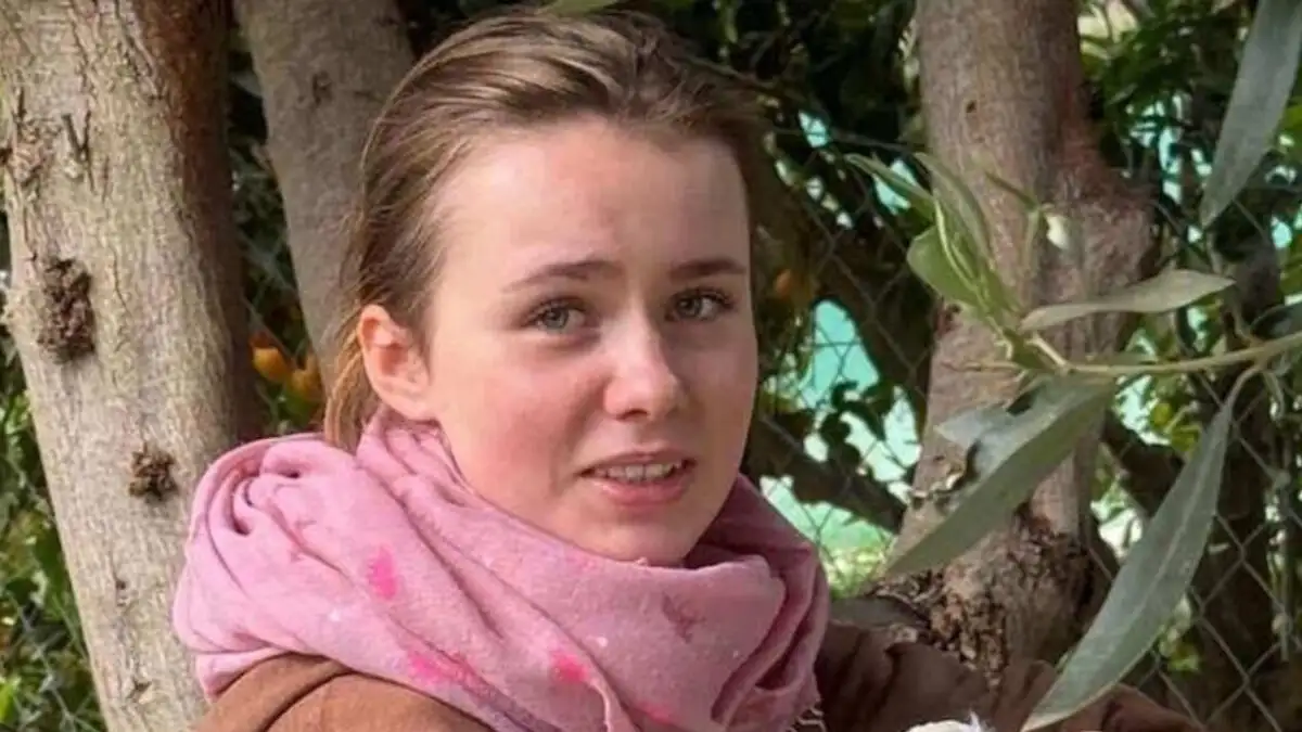 Χωρίς τη 16χρονη Λόρα επέστρεψε στην Ελλάδα ο πατέρας της