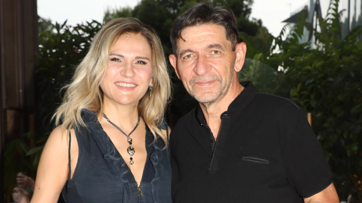 Μπέσσυ Μάλφα για Γεράσιμο Σκιαδαρέση: «Ισχύει ότι όταν έφυγαν τα παιδιά από το σπίτι, ερωτευτήκαμε ξανά» Μπέσσυ Μάλφα για Γεράσιμο Σκιαδαρέση: «Ισχύει ότι όταν έφυγαν τα παιδιά από το σπίτι, ερωτευτήκαμε ξανά»