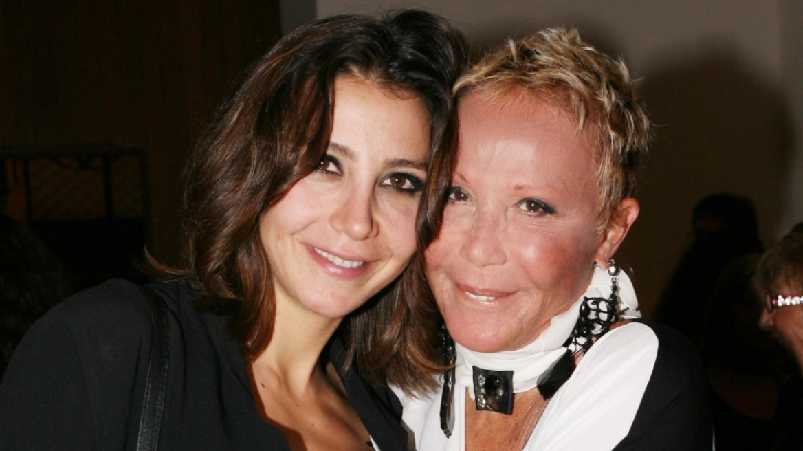 Σπάνιο στιγμιότυπο: Η Ζωή Λάσκαρη με τη Μαρία Ελένη Λυκουρέζου στο Μονακό το 2002