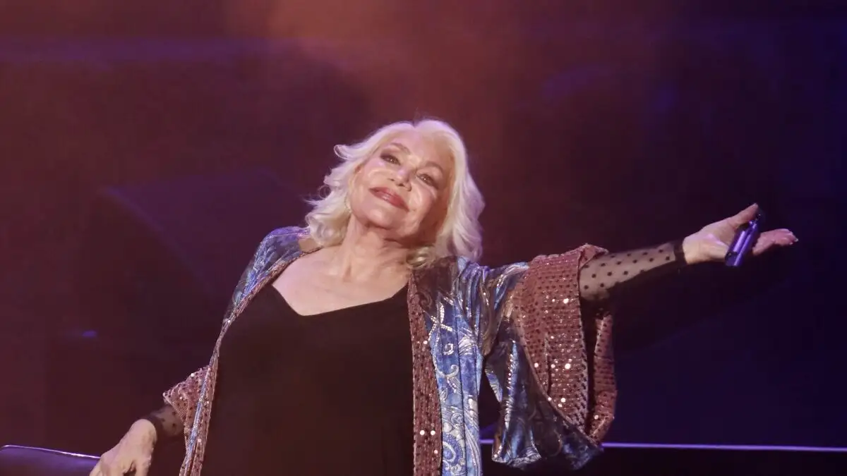 Ανατριχίλα με τα λόγια της Μαρινέλλα: «Γεννήθηκα νέα, θα πεθάνω νέα» Ανατριχίλα με τα λόγια της Μαρινέλλα: «Γεννήθηκα νέα, θα πεθάνω νέα»