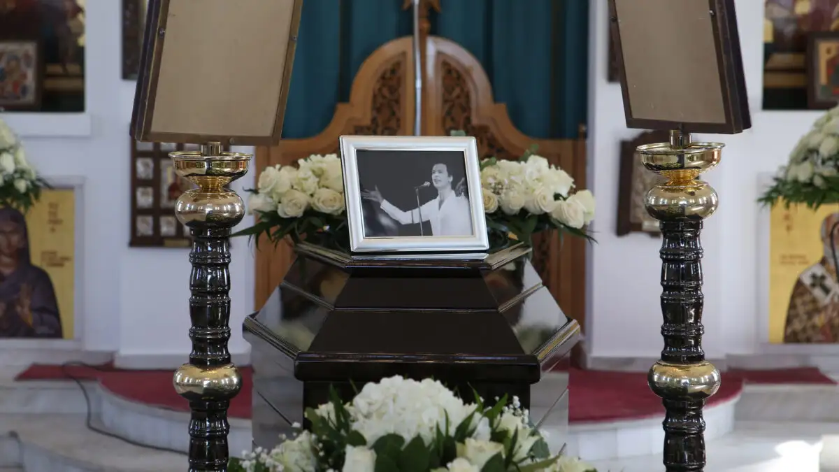 Συγκίνηση στο τελευταίο αντίο στον Γιώργο Μαρίνο