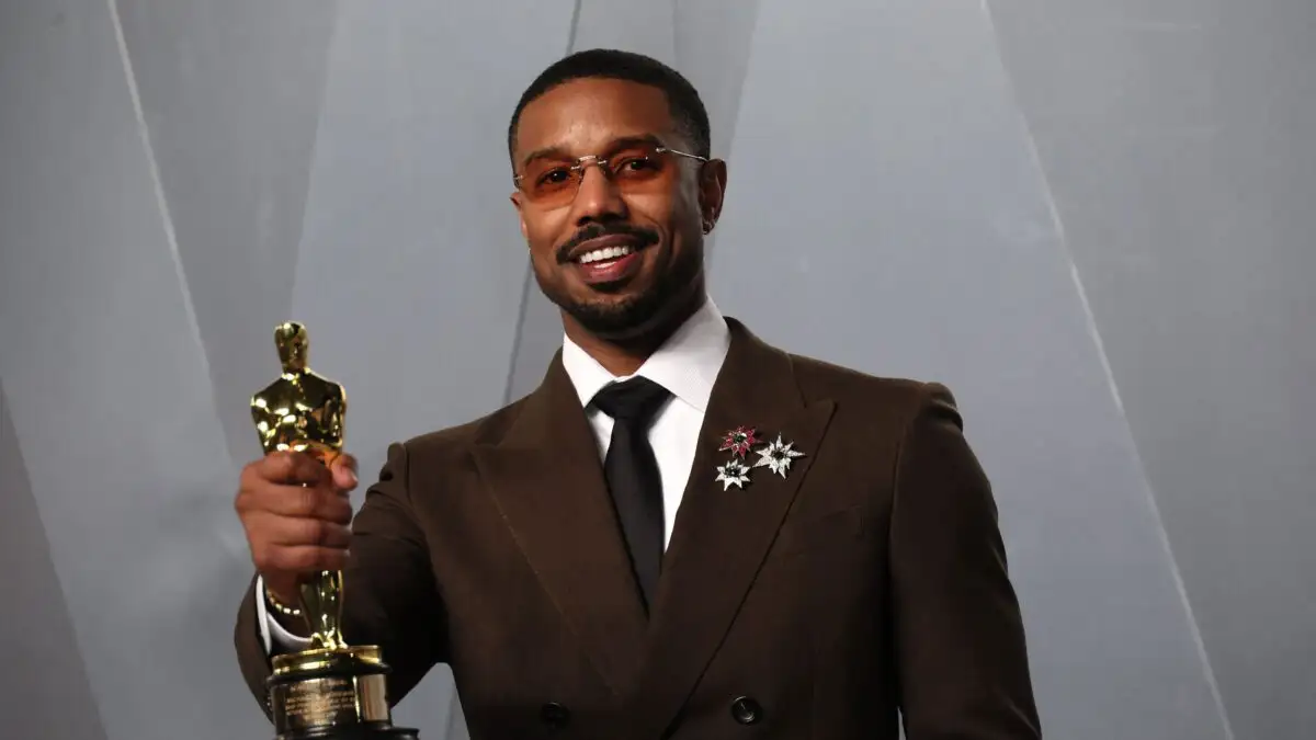 Όσκαρ 2026: Ο Μάικλ Μπ. Τζόρνταν γιόρτασε το Α’ Ανδρικού Ρόλου σε φαστ φουντ