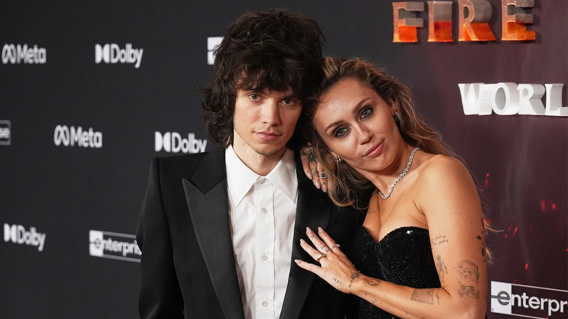 Η Σάιρους λάμπει στον αρραβώνα της με τον Μοράντο: «Αγαπά πραγματικά τη ζωή της αυτή τη στιγμή»