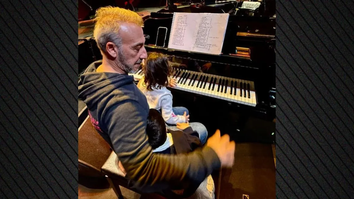 Μίνως Μάτσας: Η τρυφερή φωτογραφία αγκαλιά με τα παιδιά του