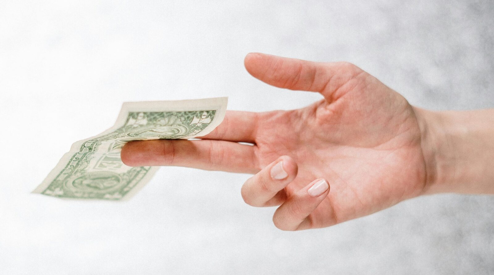 Γιατί η Φιλανθρωπία Είναι το Πιο Επικερδές Εμπόριο Ματαιοδοξίας;- της Νίκης Καταφελή