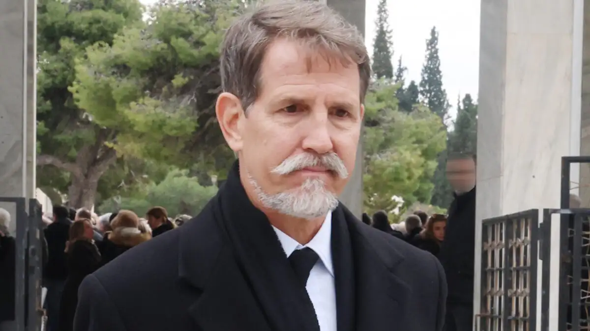 Ο Παύλος Ντε Γκρες διαψεύδει δημοσιεύματα: «Δεν αγόρασα σπίτι»