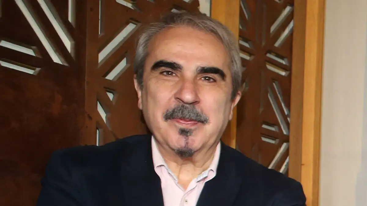 Βαγγέλης Περρής για Ελένη Μενεγάκη: «Η αμοιβή της δεν ταιριάζει με το “σφίξιμο” της τηλεόρασης»