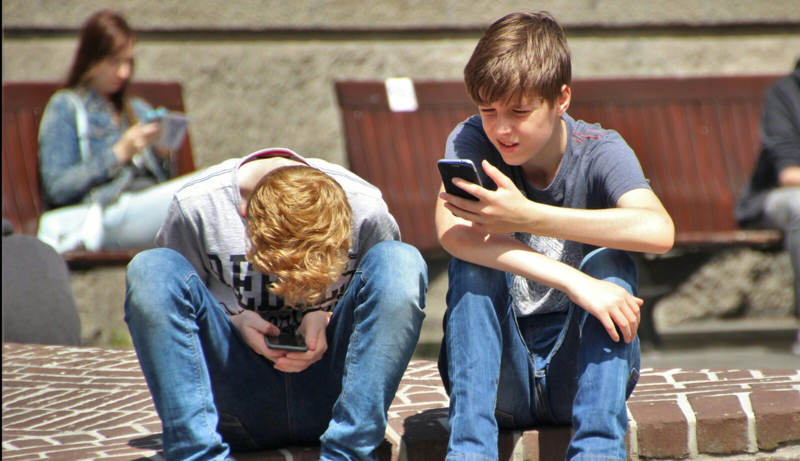 Πώς επηρεάζουν τα social media τα παιδιά: Επιπτώσεις στην ψυχολογία και τη συμπεριφορά Πώς επηρεάζουν τα social media τα παιδιά: Επιπτώσεις στην ψυχολογία και τη συμπεριφορά