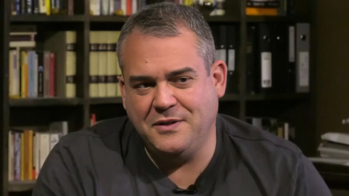 Ο Πυγμαλίων Δαδακαρίδης για την απώλεια του πατέρα του: «Το θέατρο έγινε καταφύγιο»