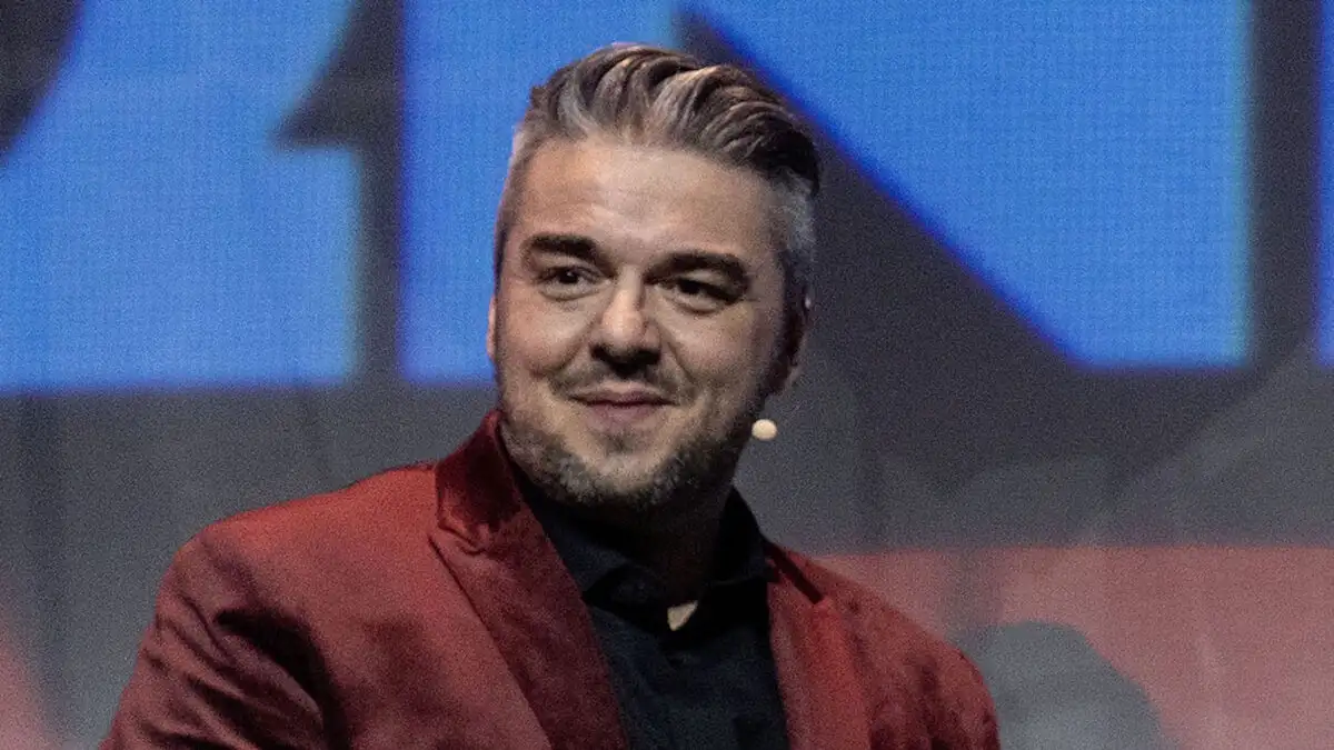 Πέτρος Πολυχρονίδης για τα social media: «Θα πρέπει να απαγορευτούν και σε ενήλικες – νιώθω ότι είναι πάθηση»