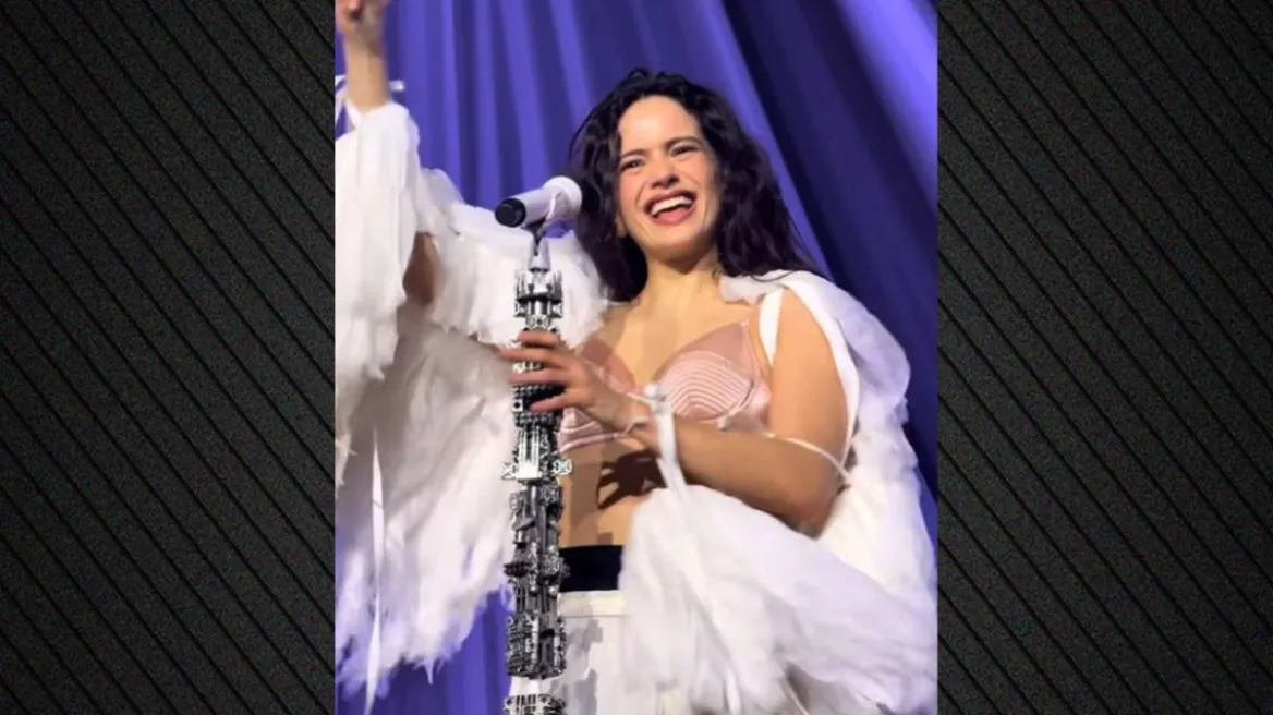 Ροσαλία: Επέστρεψε στη σκηνή μετά την τροφική δηλητηρίαση – «Είμαι τόσο χαρούμενη που βρίσκομαι εδώ»