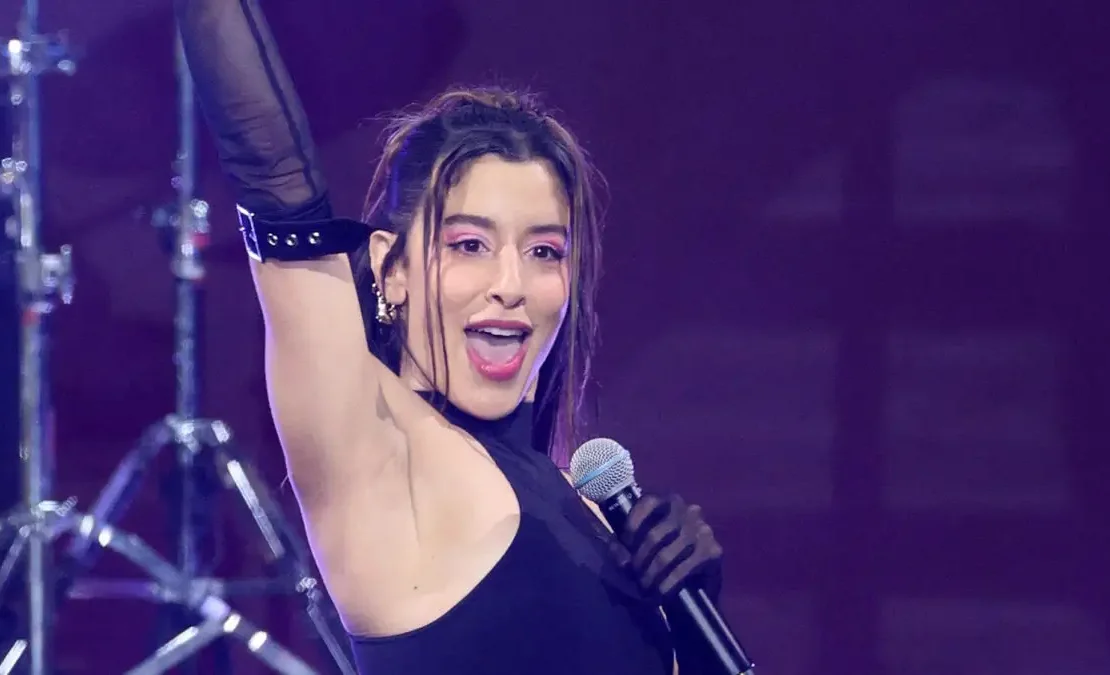 Η Μαρίνα Σάττι αποκαλύπτει τις δυσκολίες της παιδικής της ηλικίας λόγω του χρώματος του πατέρα της