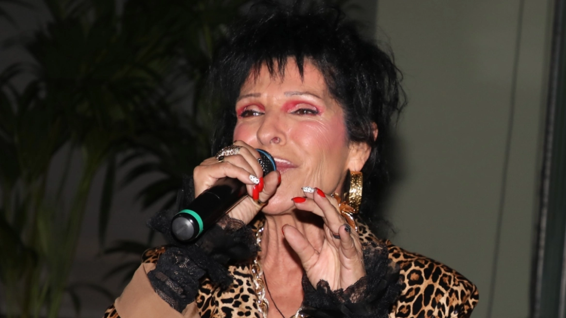 Η Σοφία Βόσσου «καρφώνει» το σύστημα: «Μπλοκάρει τους νέους τραγουδιστές»