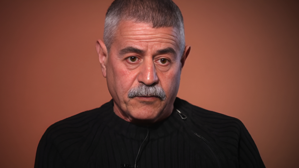 Η «Αυτοψία» αφηγείται την ιστορία του Σταύρου Λάλα, του μεγαλύτερου κατασκόπου της Ελλάδας