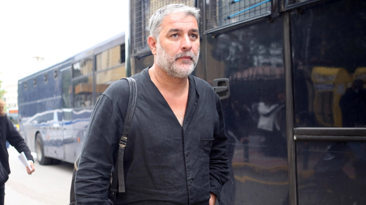 Βασίλης Μπισμπίκης: «Πέρασα ένα κομμάτι σκληρής αλητείας – Αδέσποτος στην Αθήνα, ουσίες, δεν τελείωσα το σχολείο»