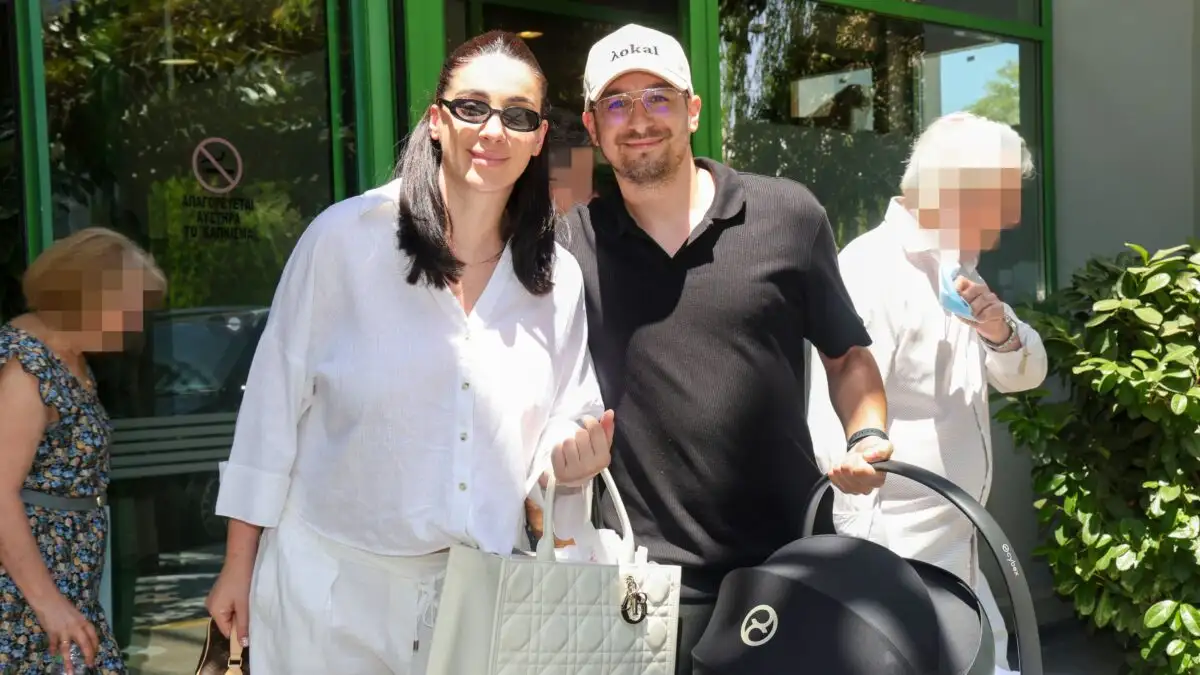 Η Βαλέρια Χοψονίδου για το σοβαρό χειρουργείο του 8 μηνών μωρού της: «Μου κόπηκαν τα πόδια» Η Βαλέρια Χοψονίδου για το σοβαρό χειρουργείο του 8 μηνών μωρού της: «Μου κόπηκαν τα πόδια»