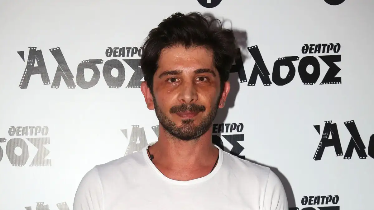 Χρήστος Σπανός: «Το “Άκρως Οικογενειακόν” είναι η σειρά που με σημάδεψε»