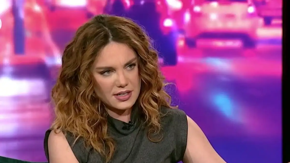 Η Ευγενία Ξυγκόρου αποκαλύπτει: Ο έρωτας που ξεκίνησε με μια δυσάρεστη αλήθεια