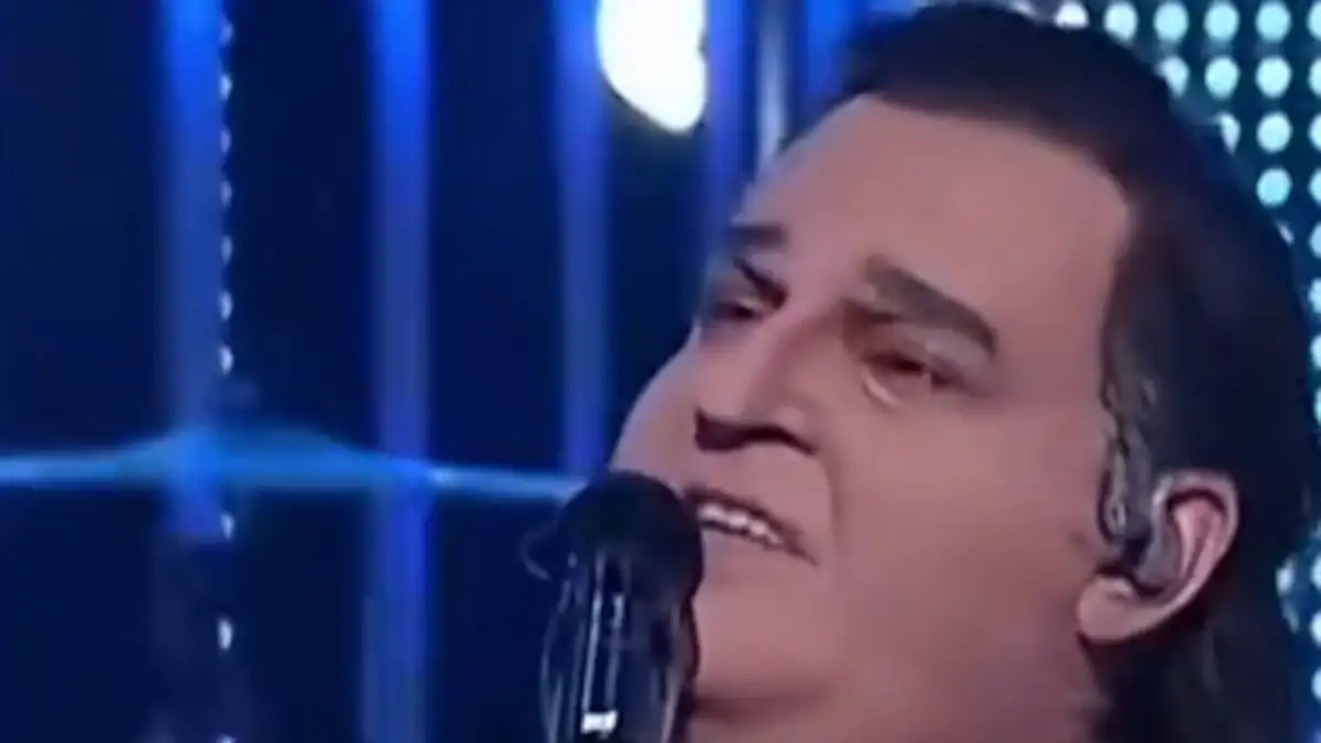 Ο Βασίλης Καρράς «ζωντάνεψε» στη σκηνή του YFSF Βουλγαρίας με το «Φαινόμενο»