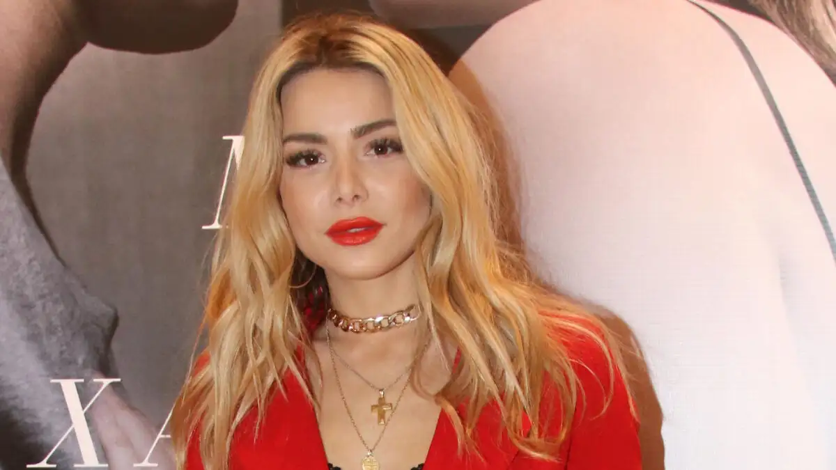 Ζόζεφιν – Νίνο: «Πήρα το πρώτο αεροπλάνο και πήγα στο νησί του» Ζόζεφιν – Νίνο: «Πήρα το πρώτο αεροπλάνο και πήγα στο νησί του»