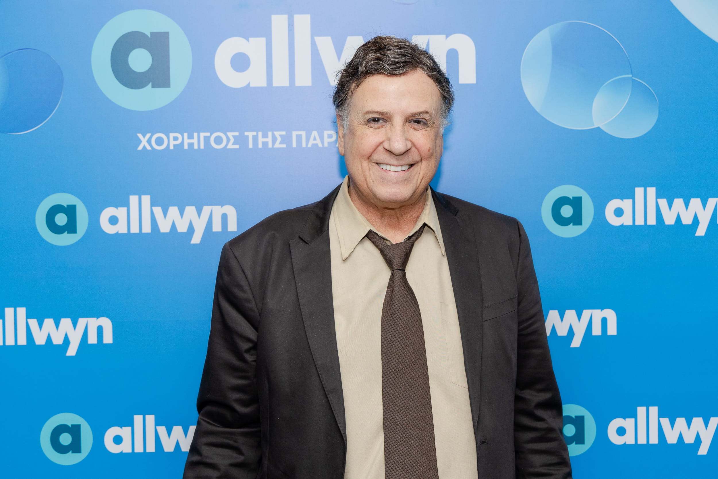 Ηθοποιοί και καλεσμένοι της παράστασης «Ένα κάποιο κενό» μοιράζονται άγνωστες στιγμές από την καριέρα τους - Μια βραδιά γεμάτη ιστορίες στο θέατρο «Εμπορικόν»