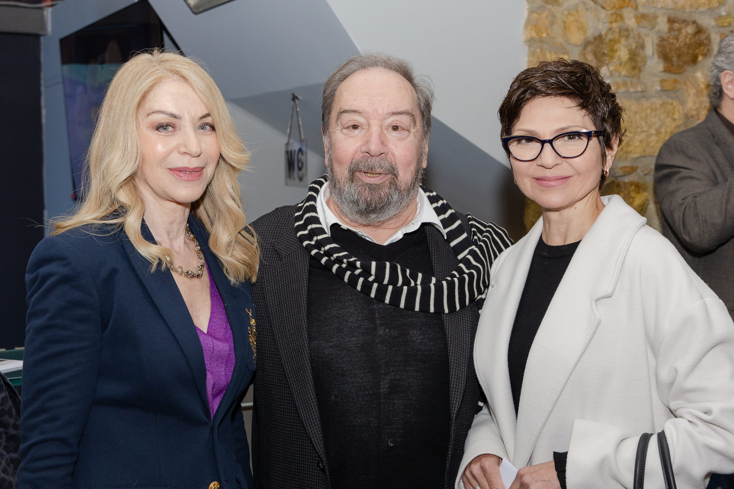 Ηθοποιοί και καλεσμένοι της παράστασης «Ένα κάποιο κενό» μοιράζονται άγνωστες στιγμές από την καριέρα τους - Μια βραδιά γεμάτη ιστορίες στο θέατρο «Εμπορικόν»