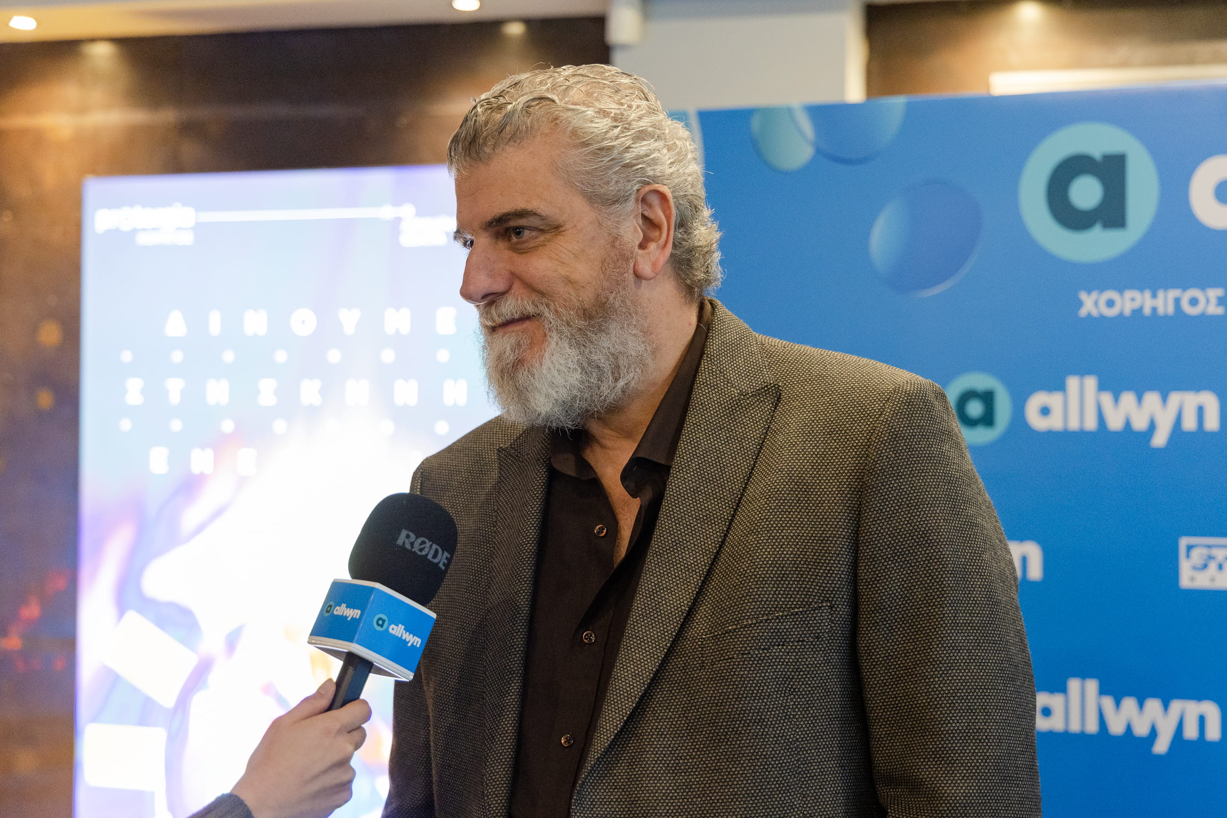 Ηθοποιοί και καλεσμένοι της παράστασης «Ένα κάποιο κενό» μοιράζονται άγνωστες στιγμές από την καριέρα τους - Μια βραδιά γεμάτη ιστορίες στο θέατρο «Εμπορικόν»