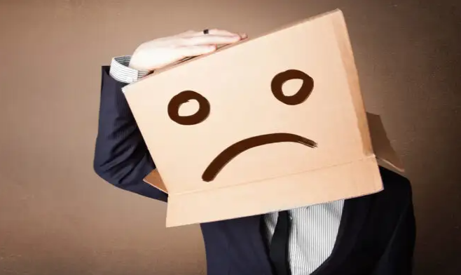 Χαμηλή αυτοεκτίμηση: 5 σημάδια που τη «μαρτυρούν» και 5 τρόποι ενδυνάμωσης