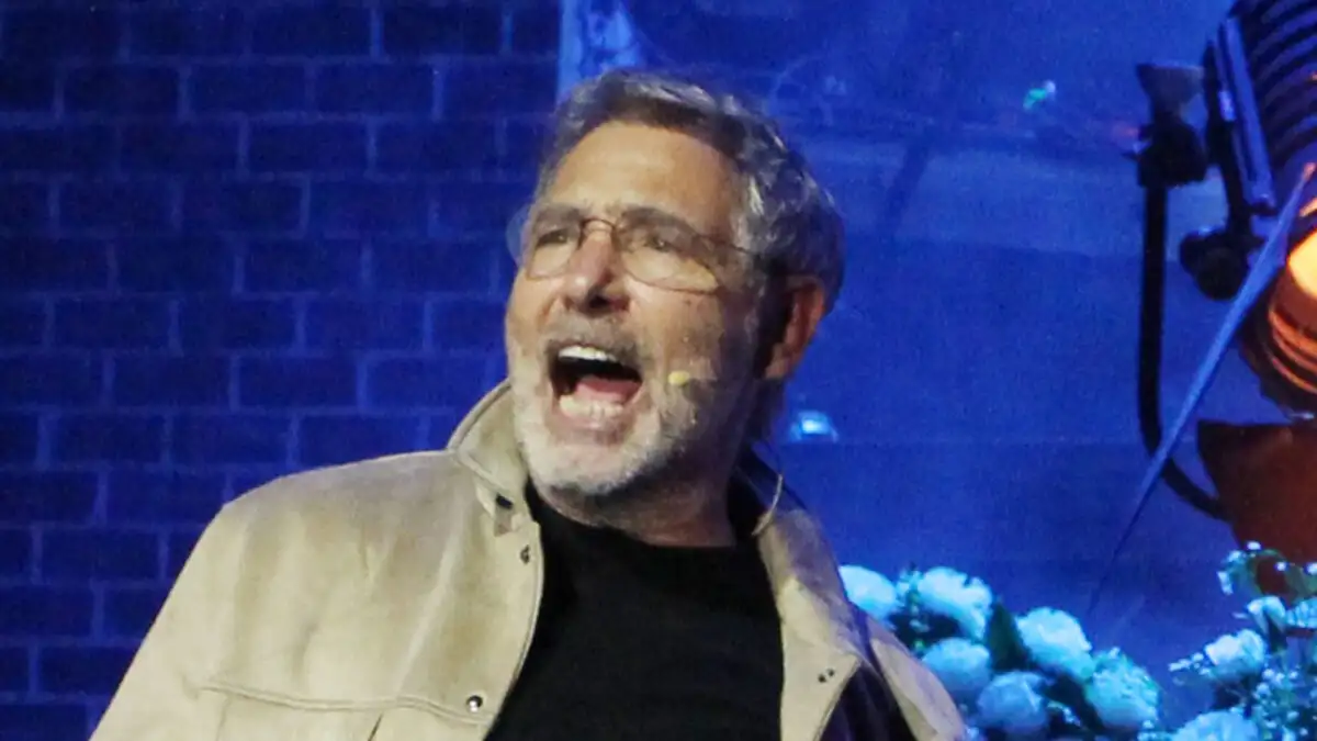 Θοδωρής Αθερίδης: Αποχωρεί ενοχλημένος μετά από ερώτηση για την προσωπική του ζωή