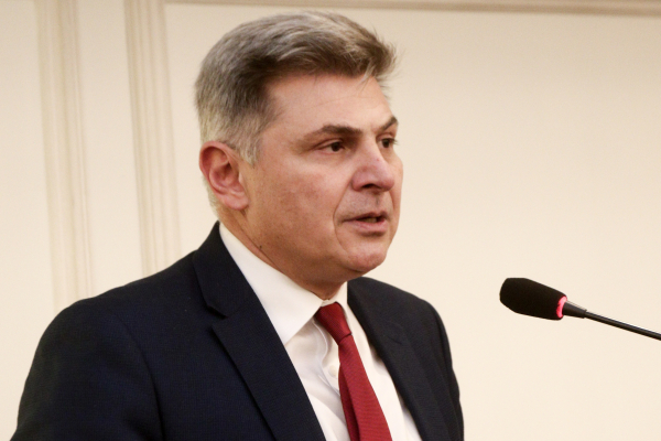 Συνεχίζει τις μεταγραφές ο Ανδρουλάκης, πήρε Φαραντούρη – του Σωτήρη Μπολάκη