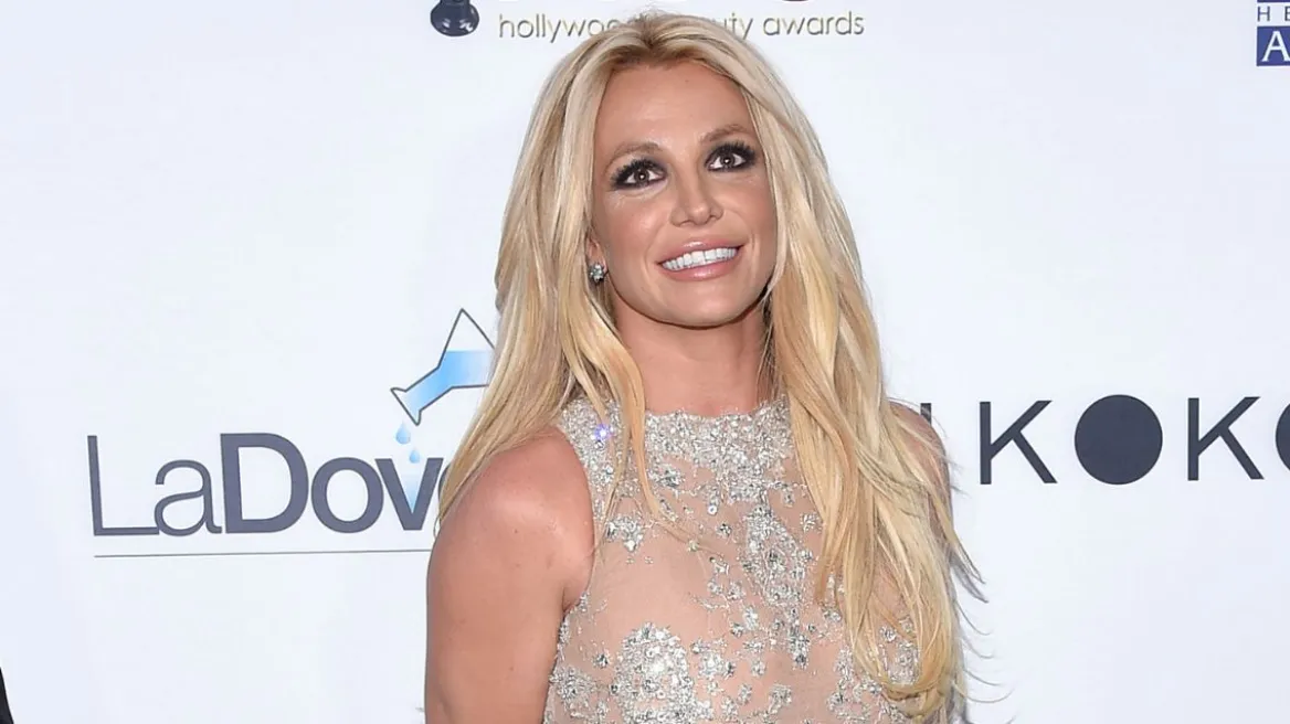 Britney Spears: Κάπνιζε σε βενζινάδικο μετά τη σύλληψή της για επικίνδυνη οδήγηση