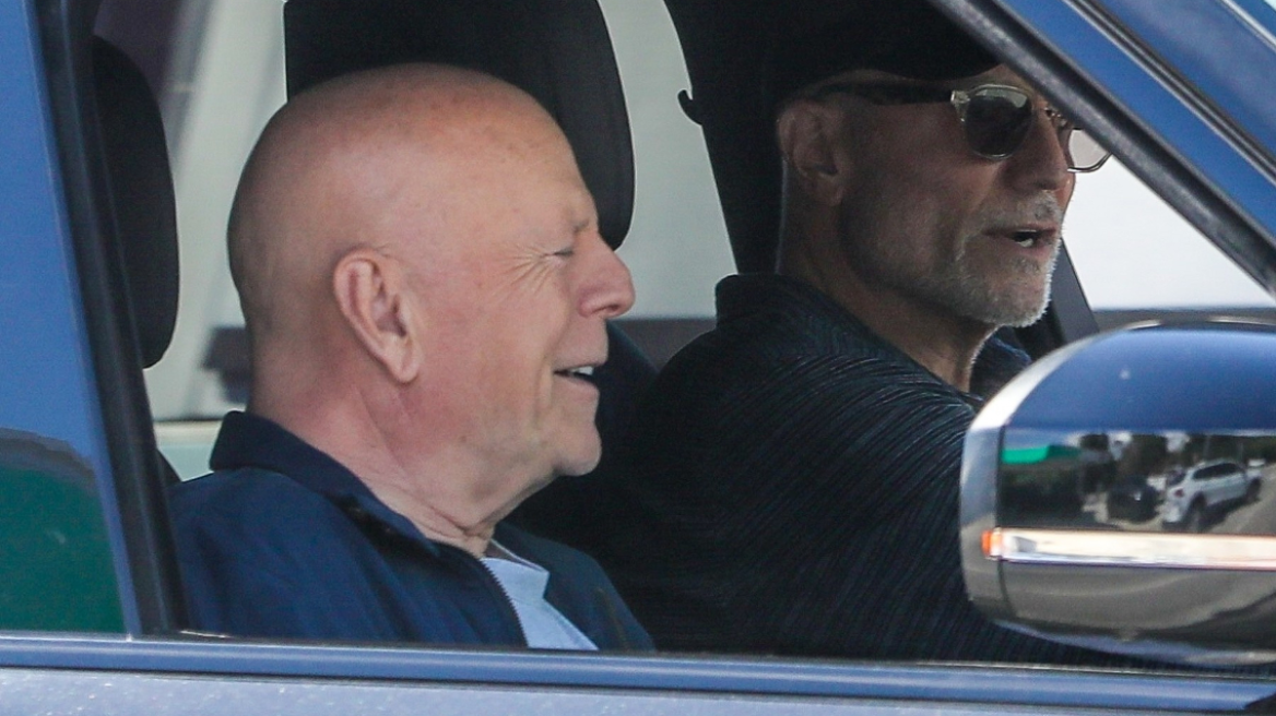 Μπρους Γουίλις: Χαμογελαστός και λαμπερός σε νέα εμφάνισή του στο Λος Άντζελες