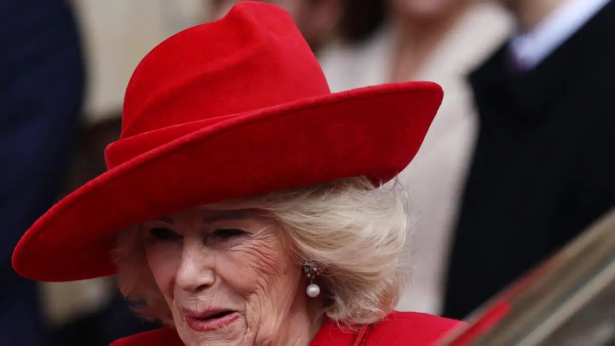 Βασίλισσα Καμίλα: Τιμητική διάκριση για τη Σελίνα Μπράουν ως «Εθνική Ηρωίδα Ανάγνωσης»