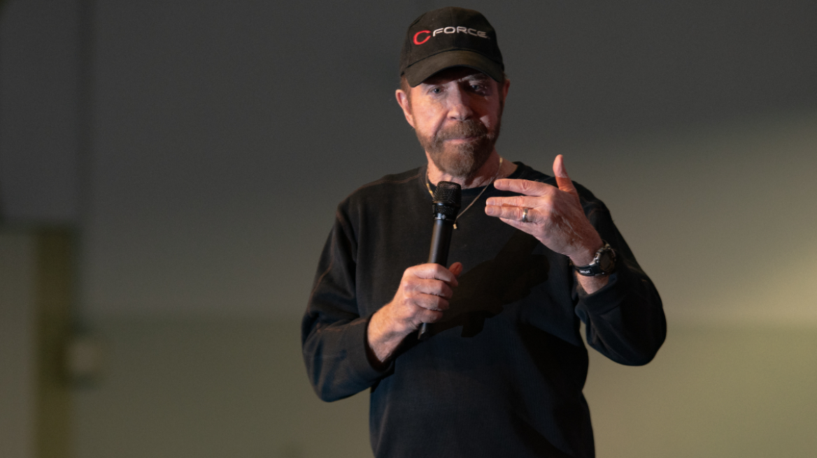 Η οικογένεια του Τσακ Νόρις ξεσπά για τις ψευδείς ειδήσεις και τα AI βίντεο γύρω από τον θάνατό του