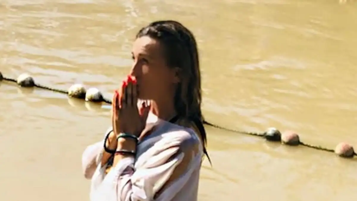 Πηγή Δεβετζή: Η βάφτισή της στον Ιορδάνη που της άλλαξε τη ζωή