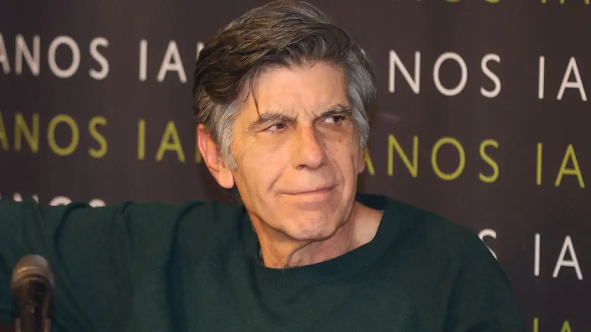 Γιάννης Μπέζος για Ζωή Κωνσταντοπούλου: «Μια ακρότητα που γίνεται και αστεία»