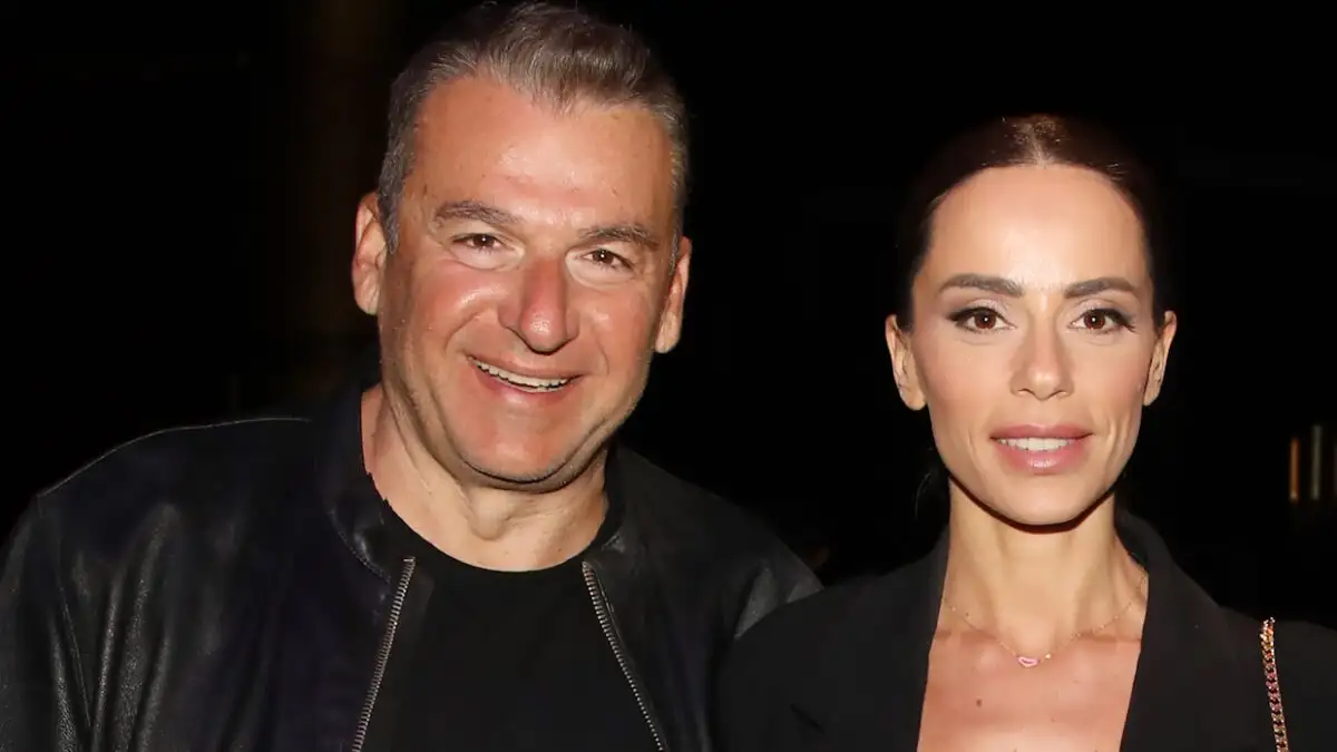 Στην Τήνο για Πάσχα Μαρία Αντωνά και Γιώργος Λιάγκας Στην Τήνο για Πάσχα Μαρία Αντωνά και Γιώργος Λιάγκας