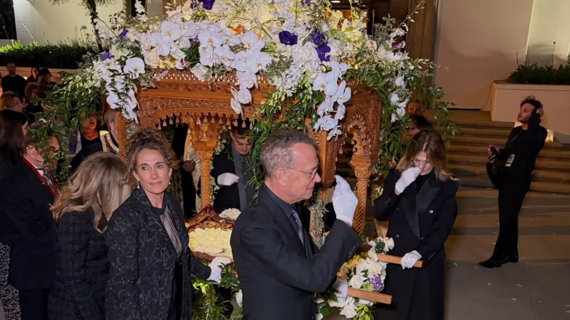 Τομ Χανκς: Συγκίνηση στο Λος Άντζελες – Κράτησε τον Επιτάφιο σε ελληνική εκκλησία Τομ Χανκς: Συγκίνηση στο Λος Άντζελες – Κράτησε τον Επιτάφιο σε ελληνική εκκλησία