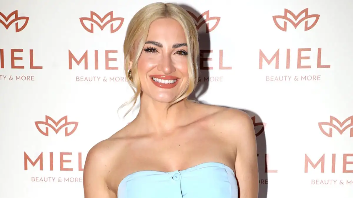 Η Ιωάννα Τούνη αφέθηκε ελεύθερη – Η έξοδός της από το αστυνομικό τμήμα