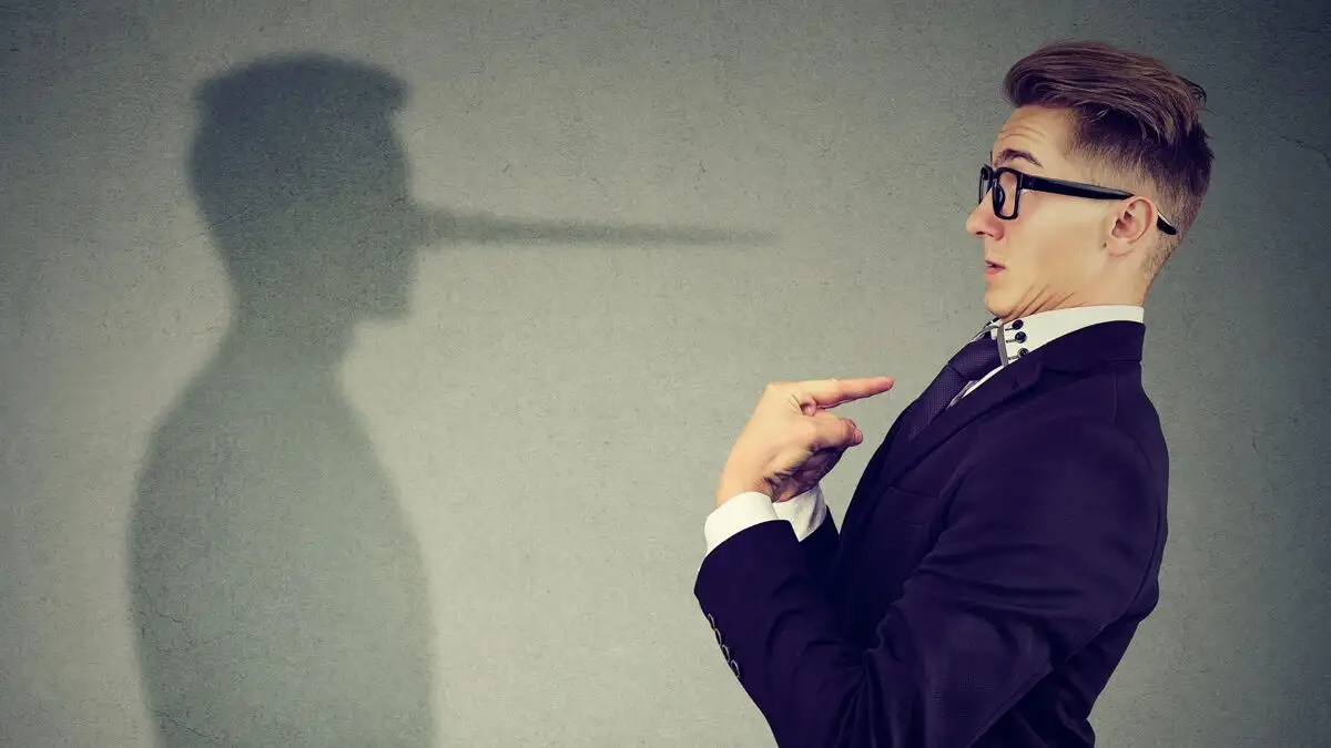 Ψυχολογία: Πώς εντοπίζεται ένα ψέμα – Τι λένε οι ειδικοί για τα σημάδια της εξαπάτησης