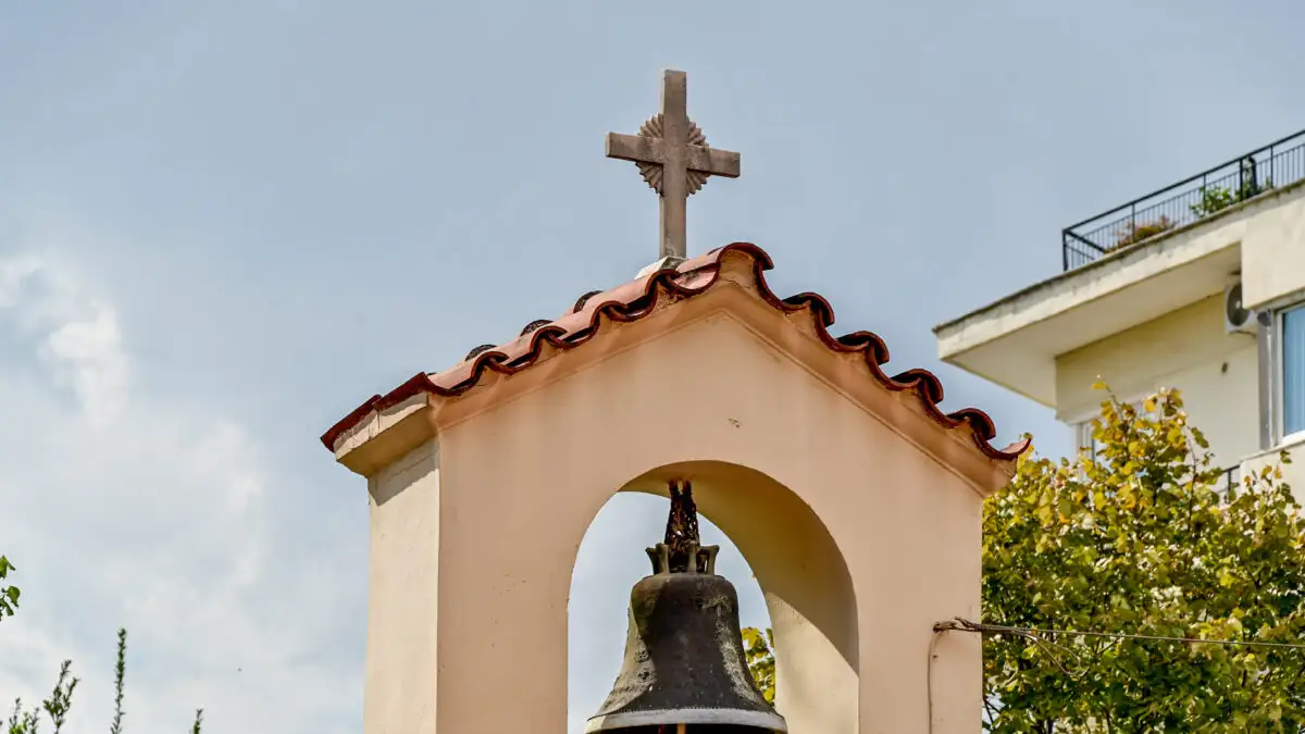 Καιρός Πάσχα: Χωρίς «παρατράγουδα» ο Επιτάφιος, ψύχρα στην Ανάσταση – Με ανοιξιάτικο σκηνικό η Κυριακή